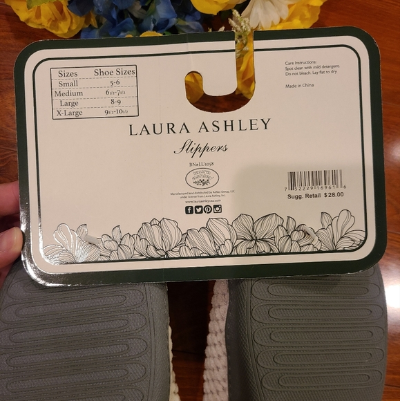 Laura Ashley Memory Foam Slippers Size XLarge (Size 9.5 to 10.5) - Picture 4 of 7